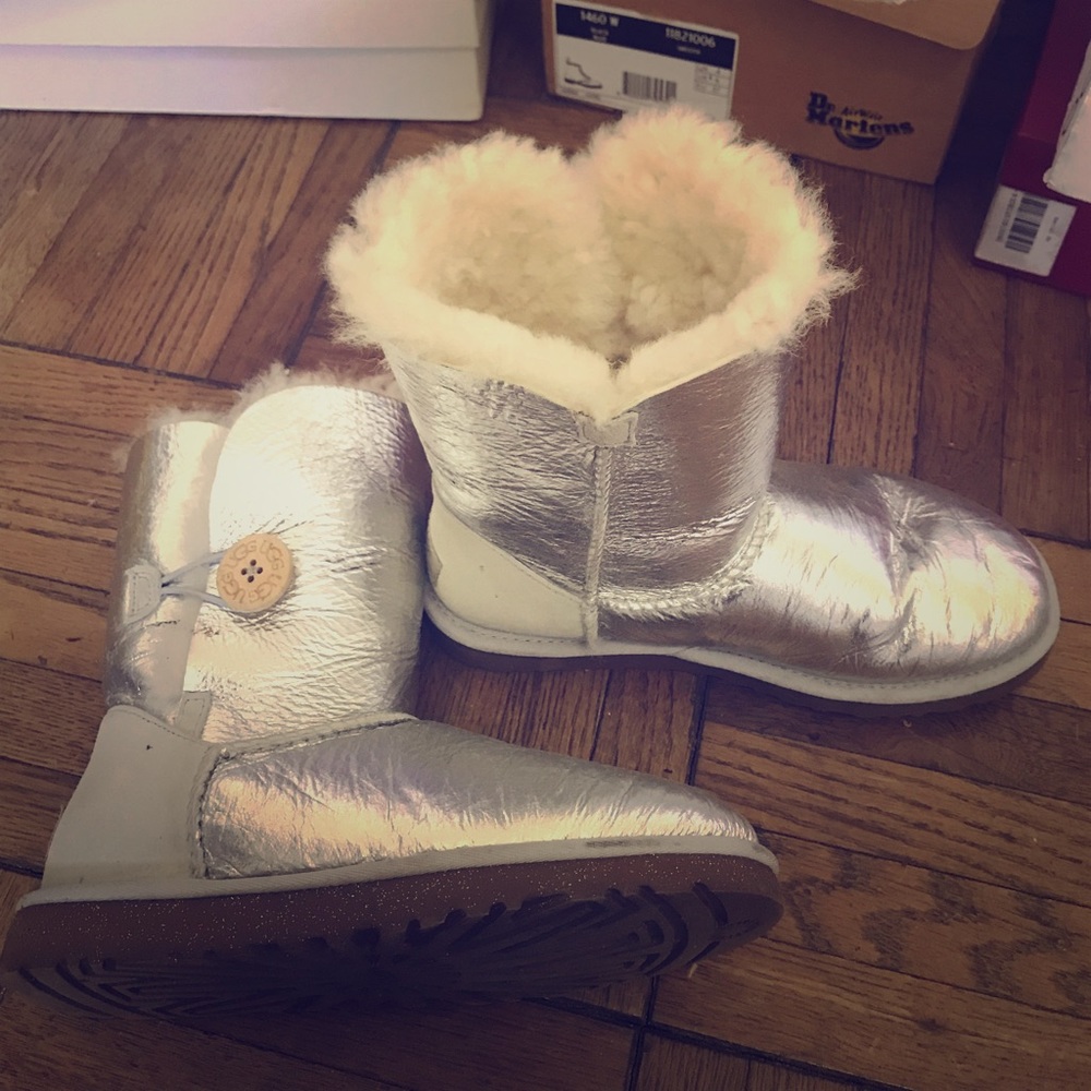 UGG